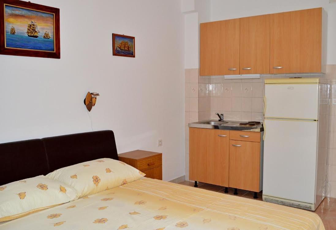 Apartmani Peko Pag Town Exterior foto