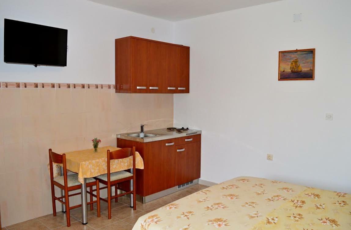 Apartmani Peko Pag Town Exterior foto