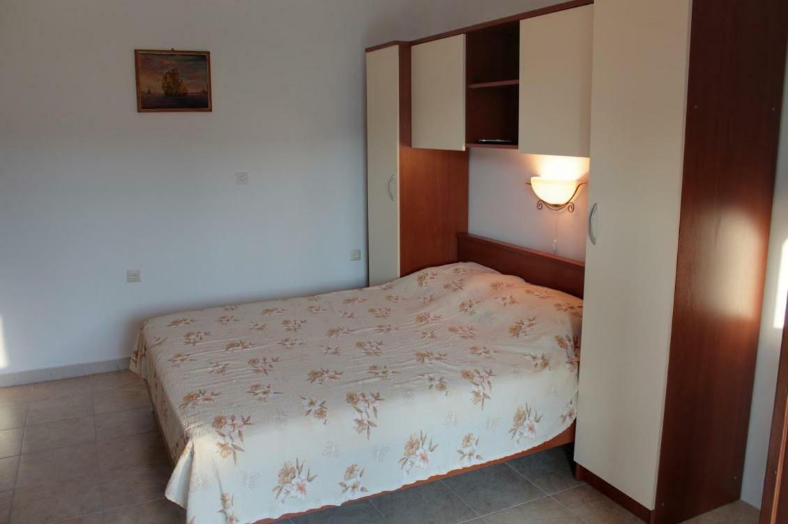 Apartmani Peko Pag Town Exterior foto